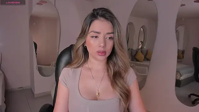 Snapshot of ChloePreston_ chatting on 4, 3, 2025 ChloePreston online show from 4, 3, 2025