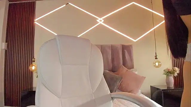 BellaClaiir online show from 18, 12, 2025