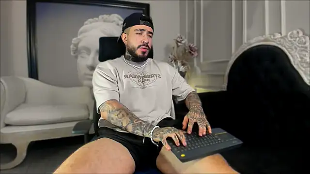 LeoSalvatore  online show from 12, 12, 2024