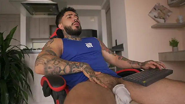 Snapshot of LeoSalvatore_ chatting on 10, 10, 2025 LeoSalvatore online show from 10, 10, 2025