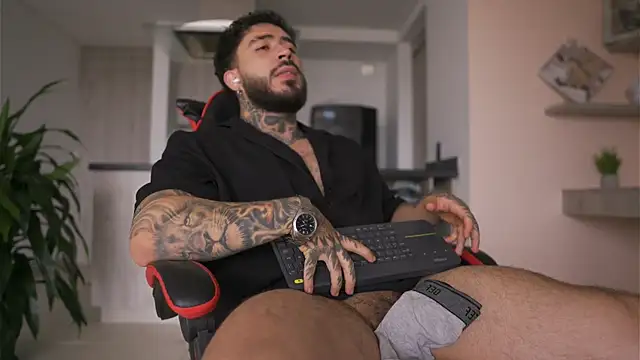 LeoSalvatore  online show from 14, 11, 2025