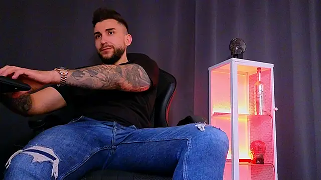 MightyAaron66 online show from 11, 2, 2025