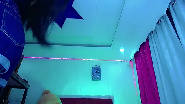 NahomiCamper online show from 24, 3, 2026