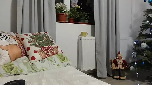 SweetMaddy888 online show from 8, 12, 2024