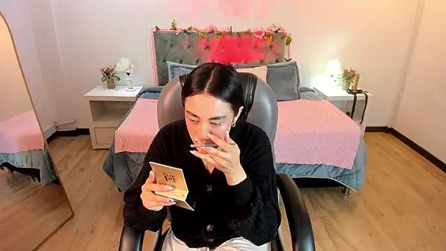 Icysweetcam online show from 13, 5, 2026