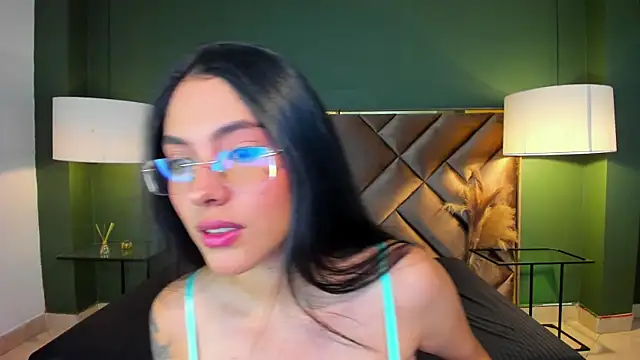 Mia Elowen online show from 3, 10, 2025