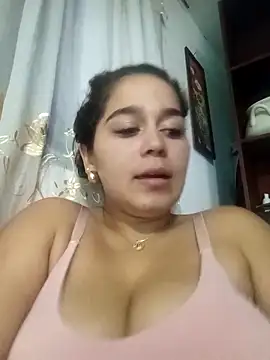 Snapshot of LaurenWelly_ chatting on 4, 1, 2025 LaurenWelly online show from 4, 1, 2025