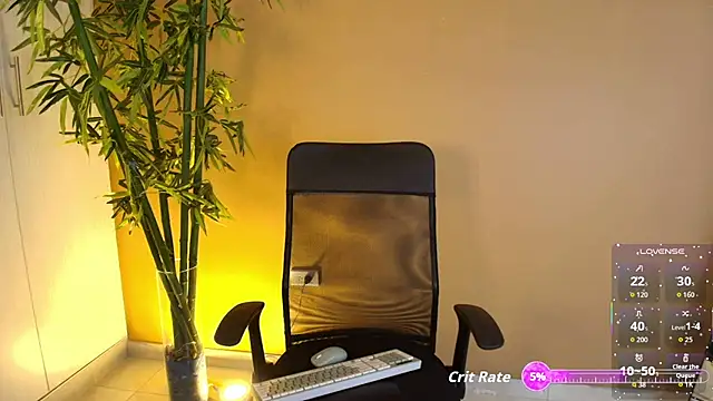 Snapshot of candyy_bella chatting on 8, 11, 2025 candyy bella online show from 8, 11, 2025