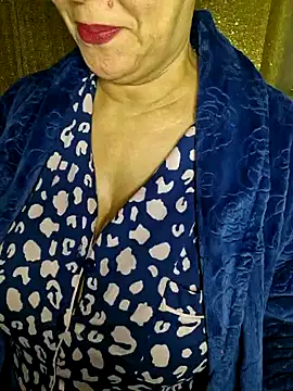 Foxlady2271 online show from 4, 1, 2025