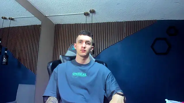 JacksonOlsenn online show from 28, 1, 2025