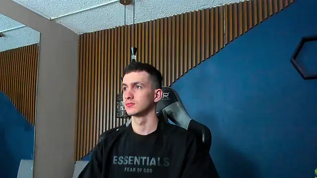 Snapshot of JacksonOlsenn chatting on 1, 2, 2025 JacksonOlsenn online show from 1, 2, 2025