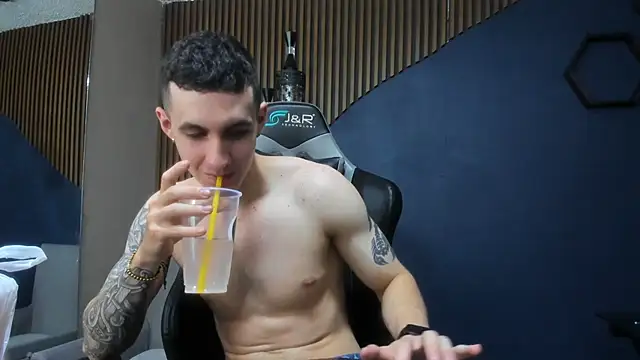 Snapshot of JacksonOlsenn chatting on 2, 2, 2025 JacksonOlsenn online show from 2, 2, 2025