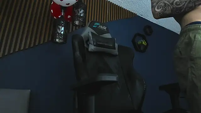 Snapshot of JacksonOlsenn chatting on 21, 2, 2025 JacksonOlsenn online show from 21, 2, 2025