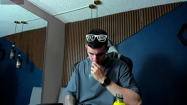 Snapshot of JacksonOlsenn chatting on 28, 2, 2025 JacksonOlsenn online show from 28, 2, 2025