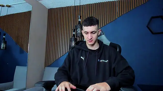 Snapshot of JacksonOlsenn chatting on 6, 3, 2025 JacksonOlsenn online show from 6, 3, 2025