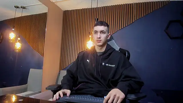 Snapshot of JacksonOlsenn chatting on 7, 3, 2025 JacksonOlsenn online show from 7, 3, 2025