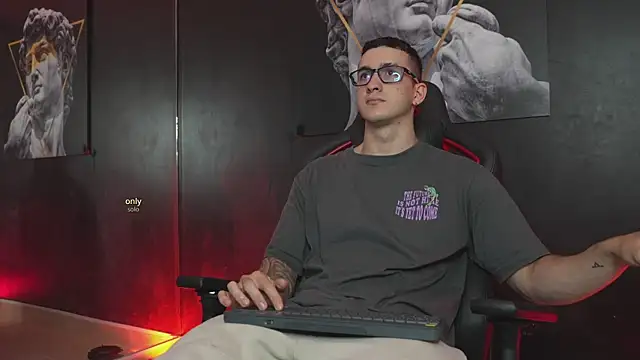 Snapshot of JacksonOlsenn chatting on 7, 11, 2025 JacksonOlsenn online show from 7, 11, 2025