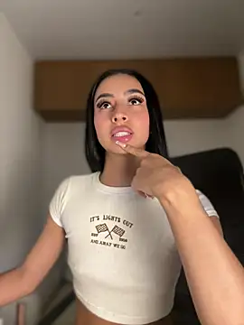 maddy bronw  online show from 23, 2, 2025