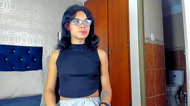 Snapshot of evelyn_wine chatting on 4, 3, 2025 evelyn wine online show from 4, 3, 2025