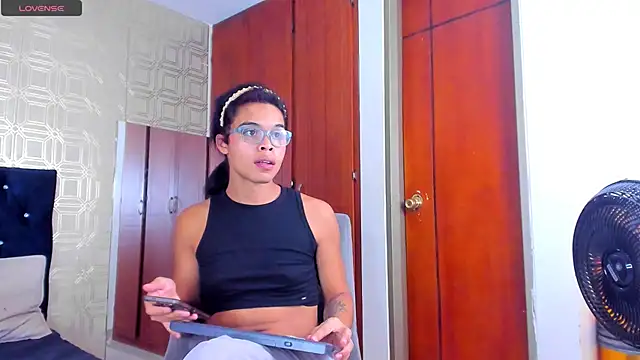 Snapshot of evelyn_wine chatting on 8, 3, 2025 evelyn wine online show from 8, 3, 2025