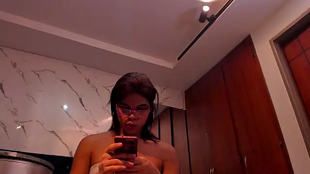 evelyn wine online show from 25, 9, 2025