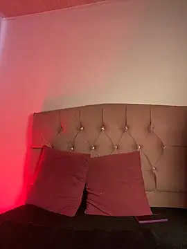 Snapshot of NINA_18_YEARS chatting on 21, 10, 2025 NINA 18 YEARS online show from 21, 10, 2025