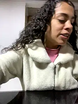 Snapshot of NINA_18_YEARS chatting on 28, 10, 2025 NINA 18 YEARS online show from 28, 10, 2025