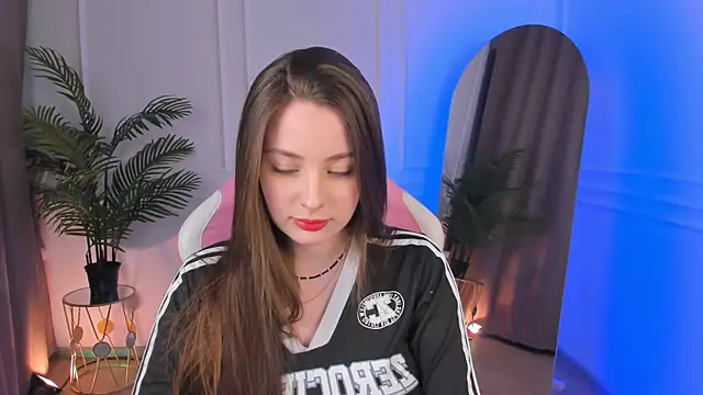 MoonLissa online show from 1, 2, 2025