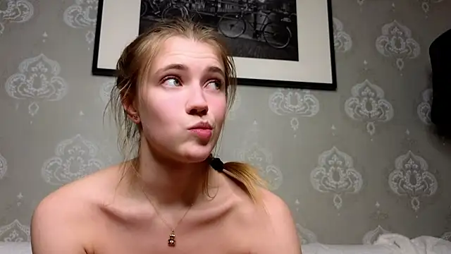 Snapshot of AnneFoxy chatting on 19, 2, 2025 AnneFoxy online show from 19, 2, 2025