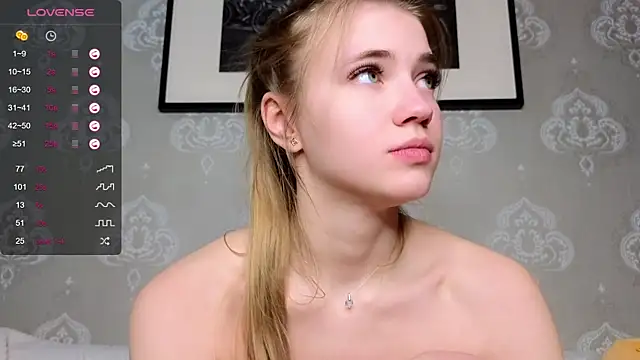Snapshot of AnneFoxy chatting on 9, 3, 2025 AnneFoxy online show from 9, 3, 2025