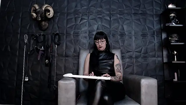 Agata Darkness online show from 4, 12, 2024