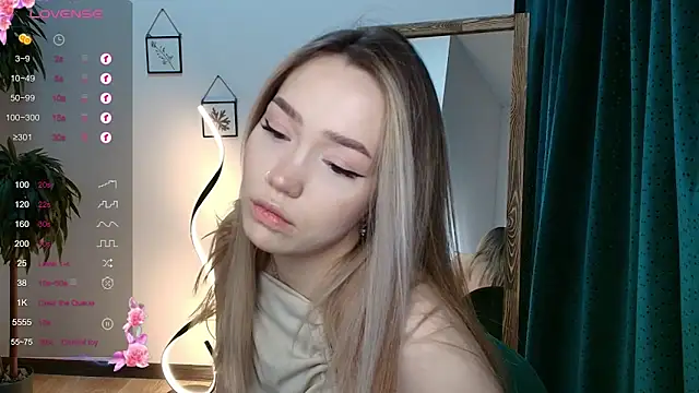 Snapshot of Evia_r0se chatting on 5, 12, 2024 Evia r0se online show from 5, 12, 2024