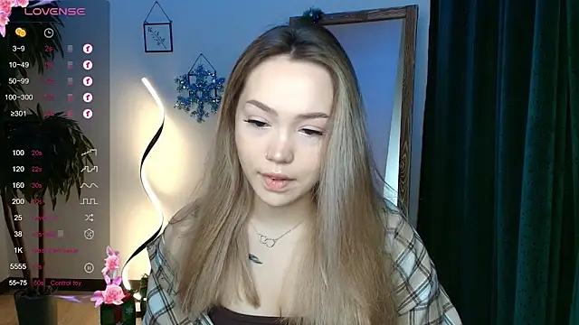 Snapshot of Evia_r0se chatting on 17, 12, 2024 Evia r0se online show from 17, 12, 2024