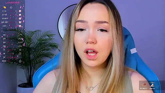 Snapshot of Evia_r0se chatting on 5, 1, 2025 Evia r0se online show from 5, 1, 2025