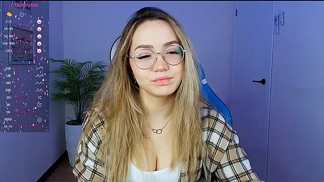 Snapshot of Evia_r0se chatting on 5, 2, 2025 Evia r0se online show from 5, 2, 2025