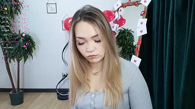 Snapshot of Evia_r0se chatting on 11, 2, 2025 Evia r0se online show from 11, 2, 2025