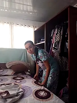 Samantha Sullivan  online show from 31, 10, 2025