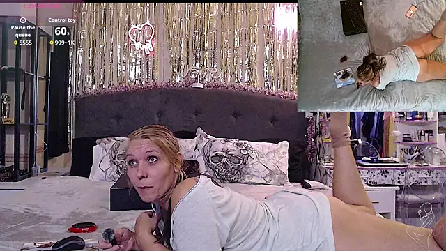 Snapshot of TheFoxAndPop chatting on 11, 1, 2026 TheFoxAndPop online show from 11, 1, 2026