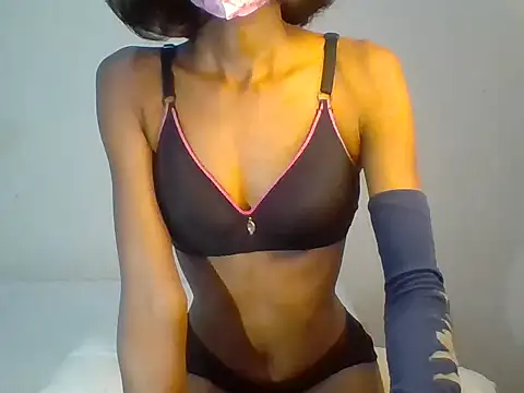 Snapshot of Levinya chatting on 5, 12, 2024 Levinya online show from 5, 12, 2024