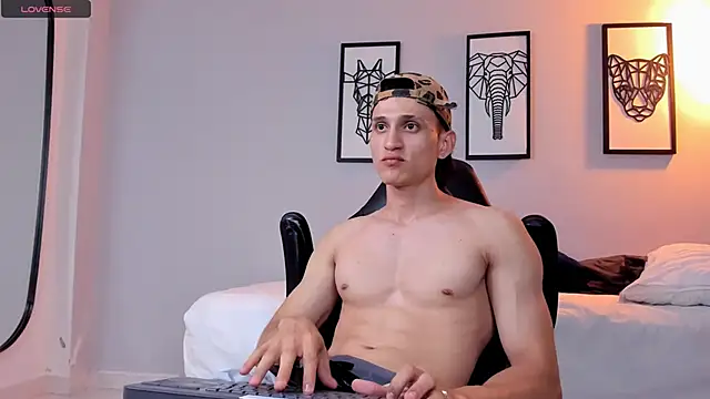 connor twink online show from 12, 12, 2024