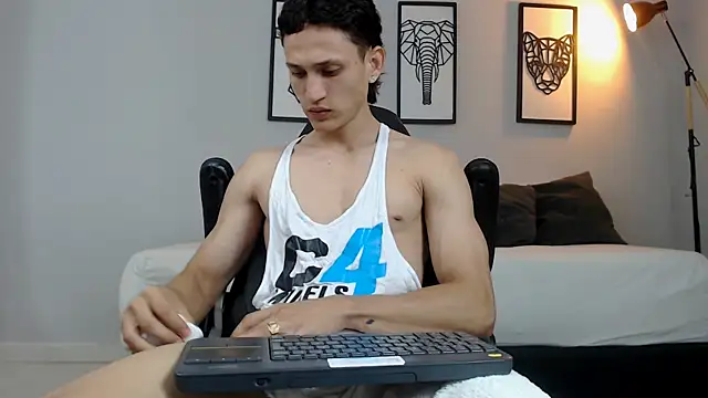connor twink online show from 17, 12, 2024