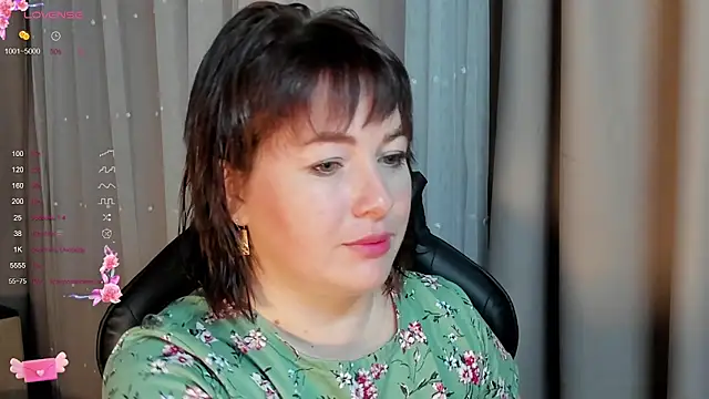 Snapshot of Victoria_Di chatting on 13, 10, 2025 Victoria Di online show from 13, 10, 2025