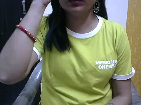 Snapshot of l_l_ish chatting on 15, 3, 2025 l l ish online show from 15, 3, 2025