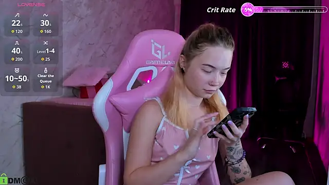 Snapshot of Kira_yoon chatting on 18, 10, 2025 Kira yoon online show from 18, 10, 2025