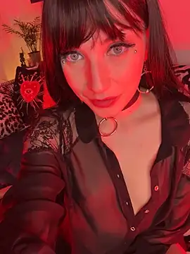 Snapshot of Sofia_Poly chatting on 11, 11, 2025 Sofia Poly online show from 11, 11, 2025