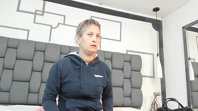 Snapshot of Jade_squirtt chatting on 3, 10, 2025 Jade squirtt online show from 3, 10, 2025