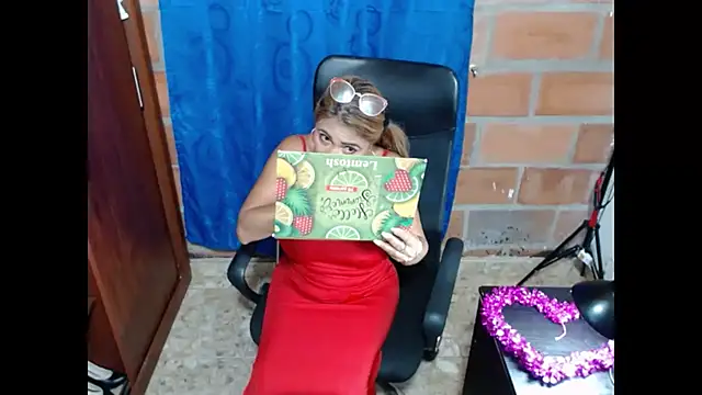 Rennatabothwell01 online show from 14, 2, 2025