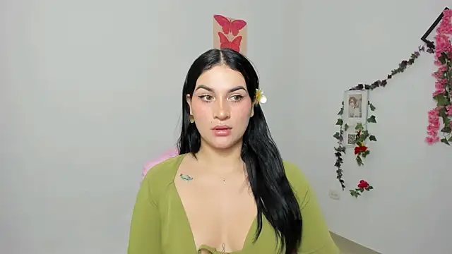 Snapshot of Emic_ chatting on 28, 11, 2025 Emic online show from 28, 11, 2025