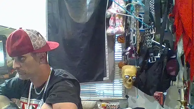 Snapshot of slinginbigD chatting on 4, 10, 2025 slinginbigD online show from 4, 10, 2025