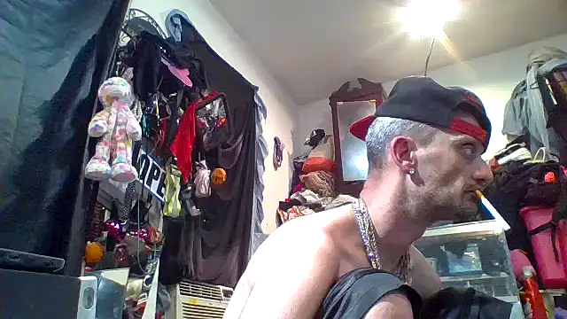 Snapshot of slinginbigD chatting on 11, 10, 2025 slinginbigD online show from 11, 10, 2025